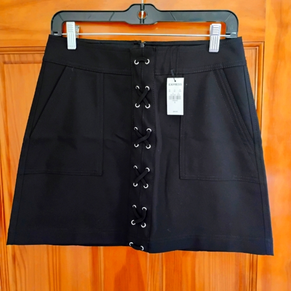 Express, laced skirt, sz 6, NEW with tags.